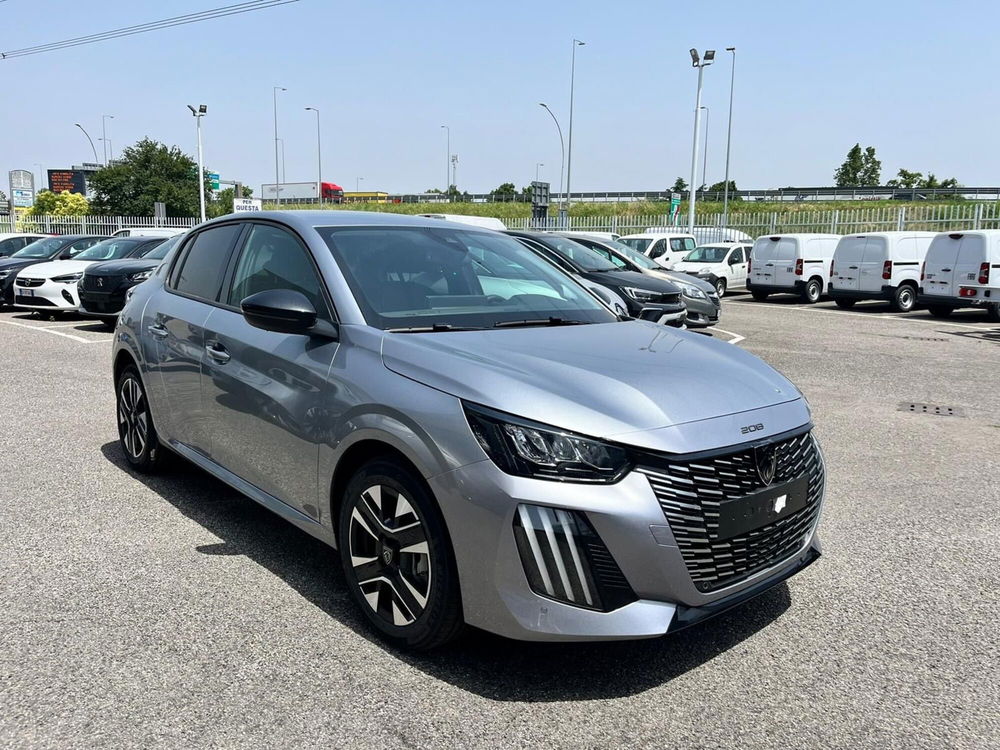 Peugeot 208 nuova a Milano (3)