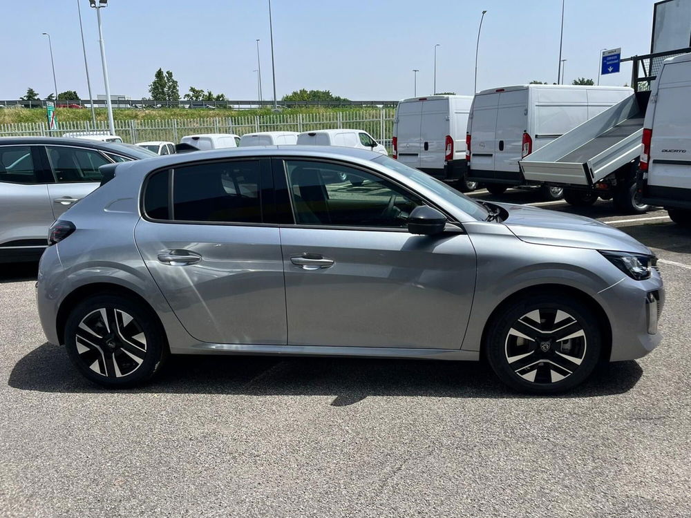 Peugeot 208 nuova a Milano (5)