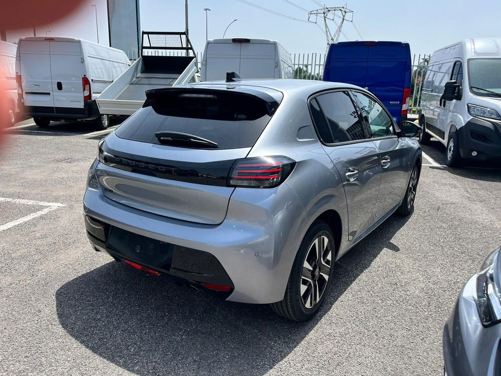 Peugeot 208 nuova a Milano (7)