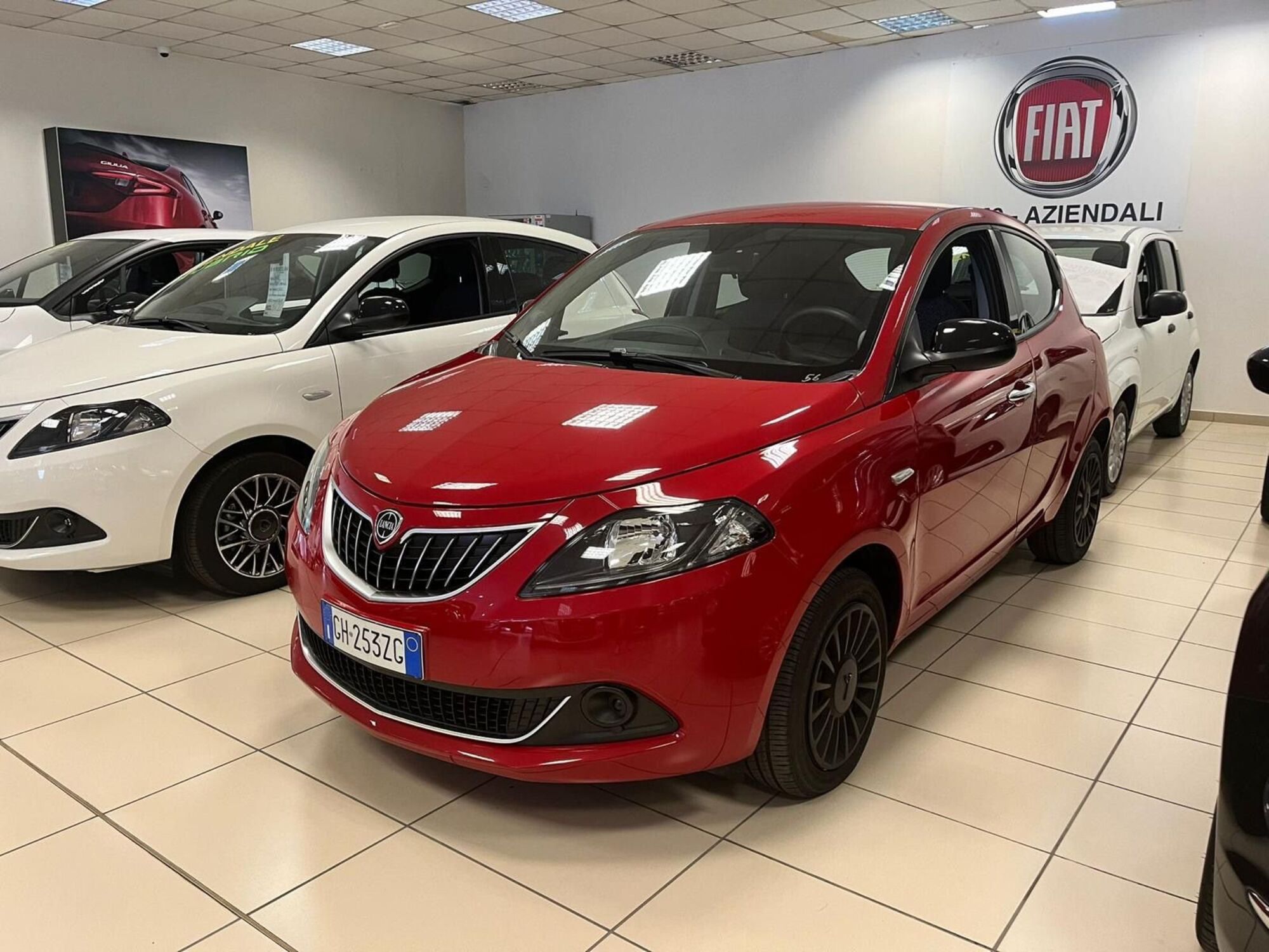 Lancia Ypsilon 1.0 FireFly 5 porte S&amp;S Hybrid Ecochic Silver  del 2022 usata a Milano