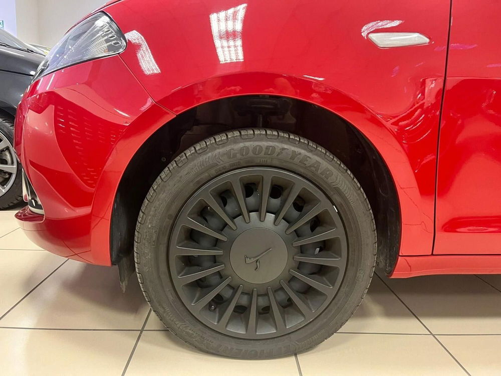 Lancia Ypsilon usata a Milano (10)