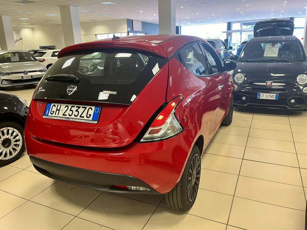 Lancia Ypsilon usata a Milano (6)