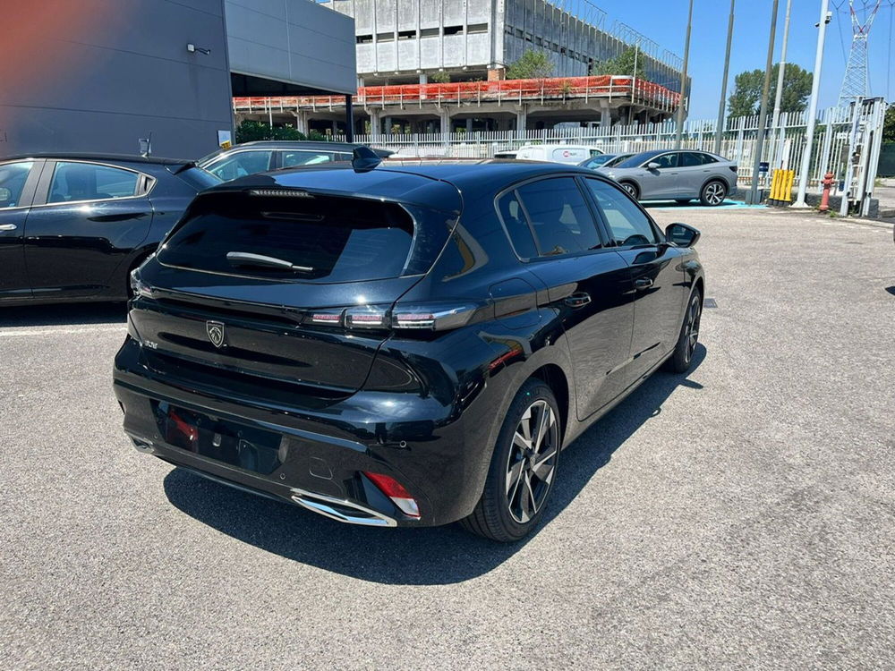 Peugeot 308 nuova a Milano (6)