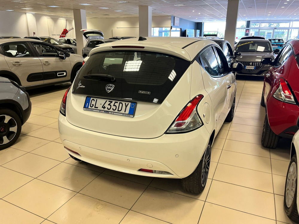 Lancia Ypsilon usata a Milano (5)