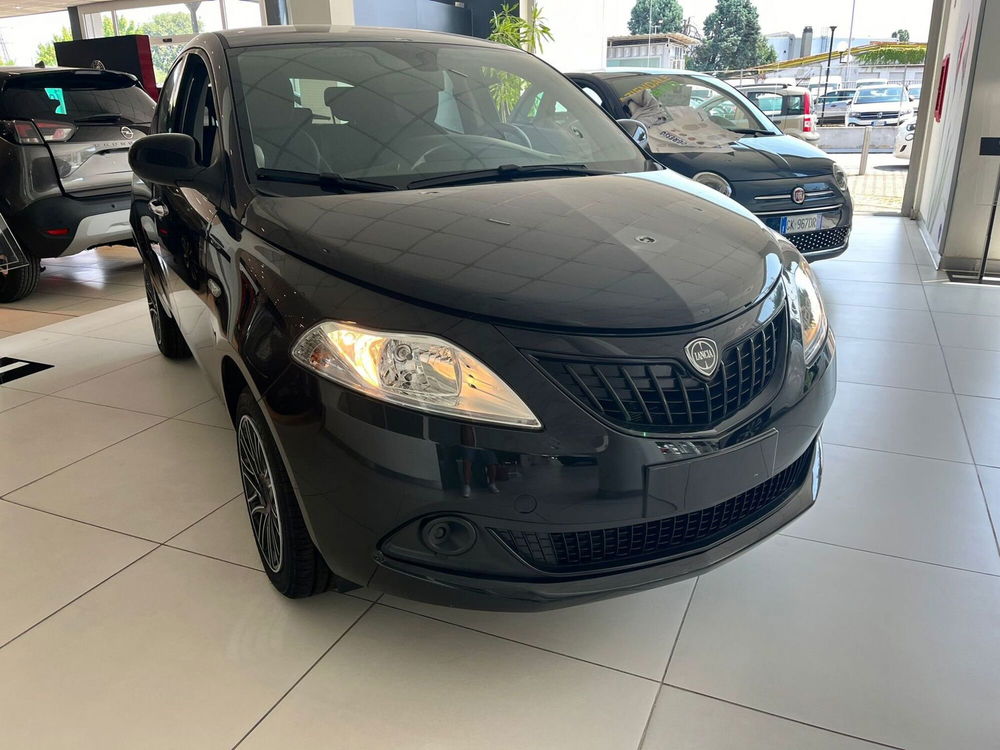 Lancia Ypsilon nuova a Milano (2)