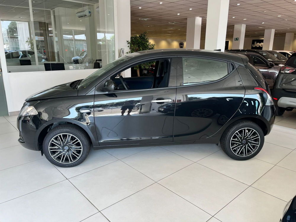 Lancia Ypsilon nuova a Milano (3)