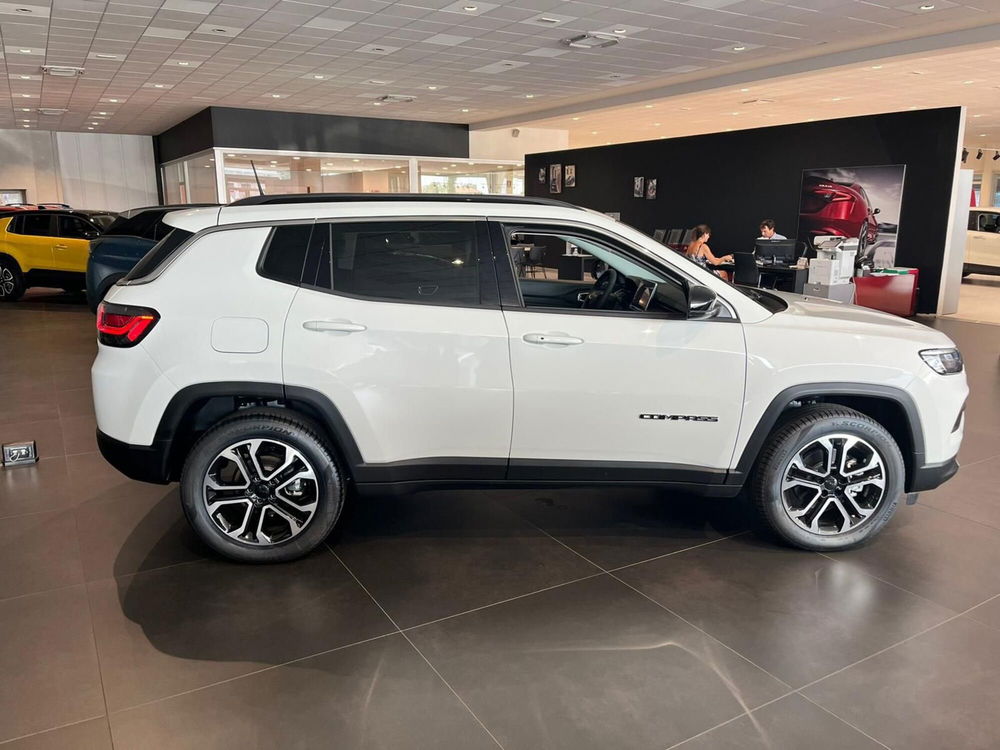 Jeep Compass nuova a Milano (4)