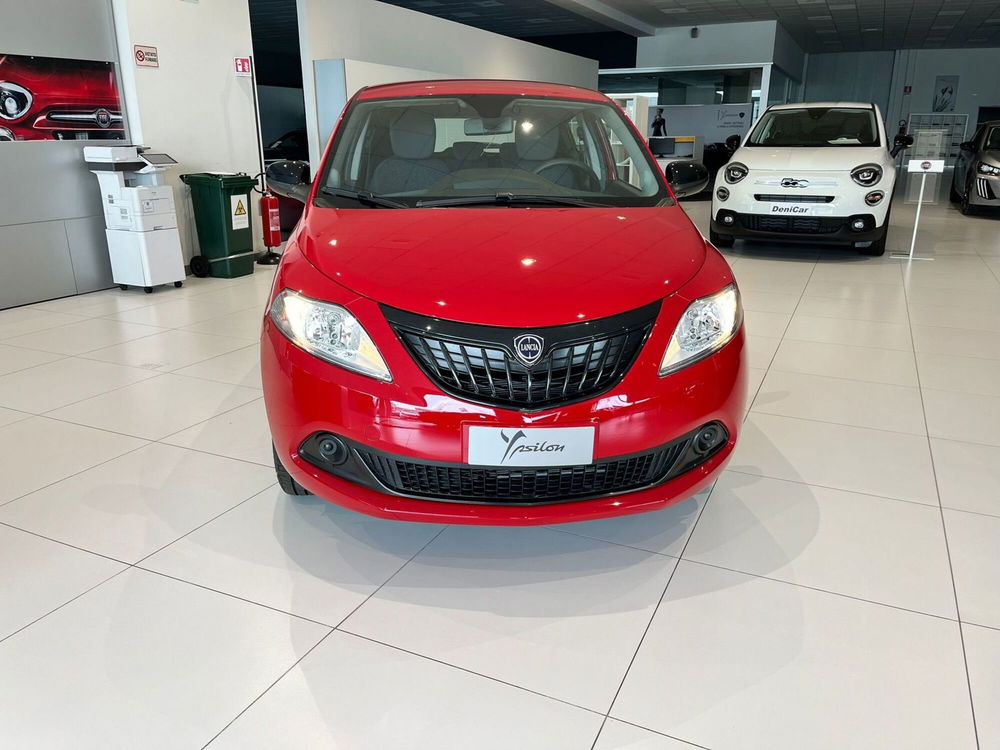 Lancia Ypsilon nuova a Milano (2)