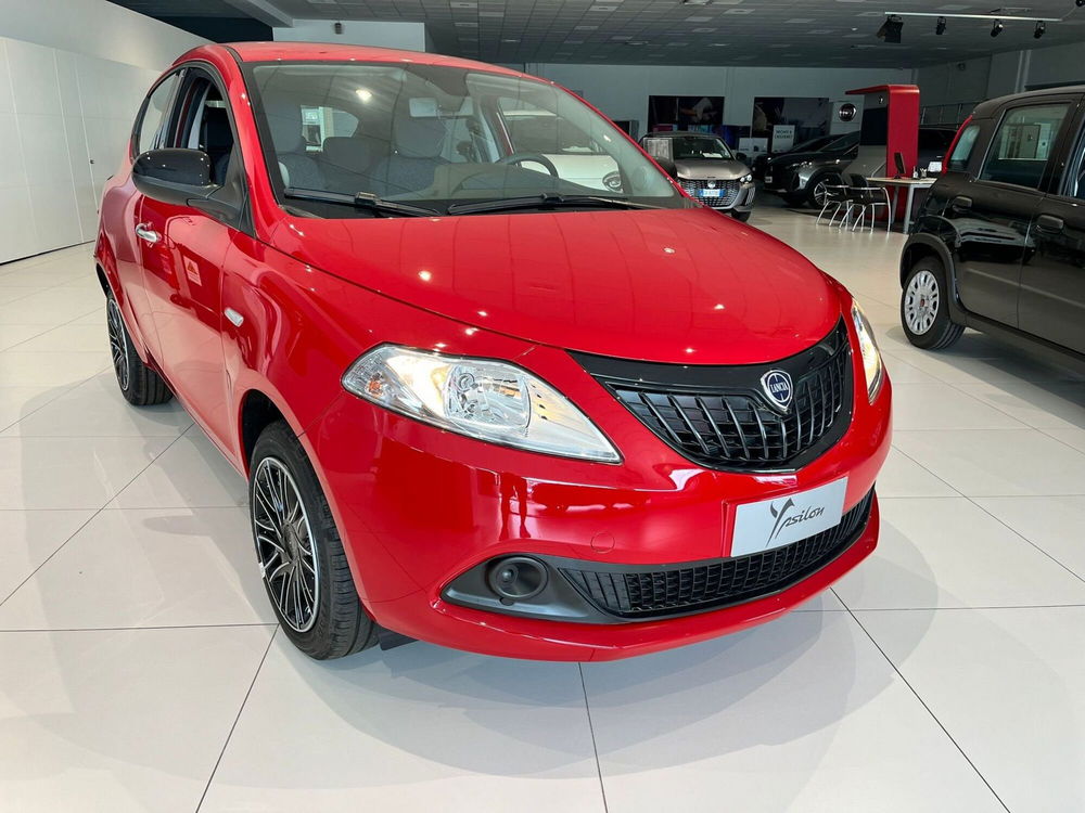 Lancia Ypsilon nuova a Milano (3)