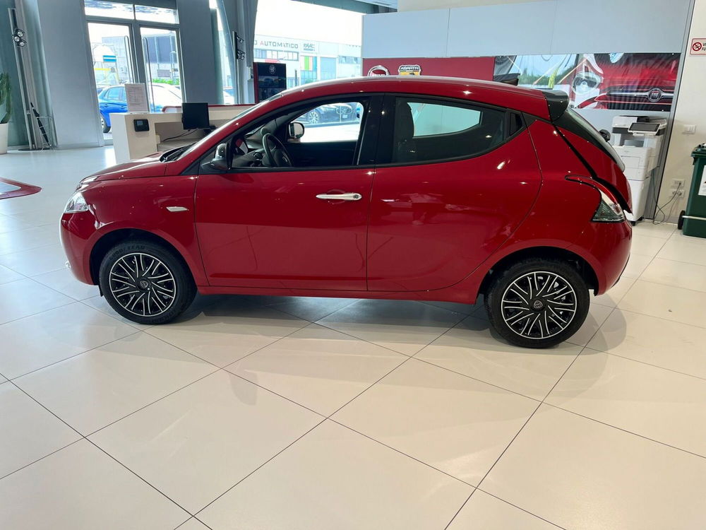 Lancia Ypsilon nuova a Milano (4)