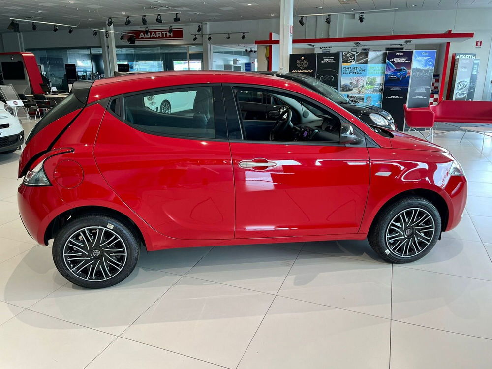 Lancia Ypsilon nuova a Milano (5)