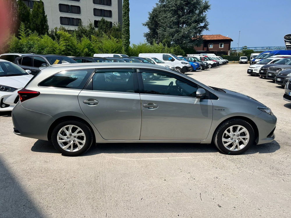 Toyota Auris Station Wagon usata a Milano (5)