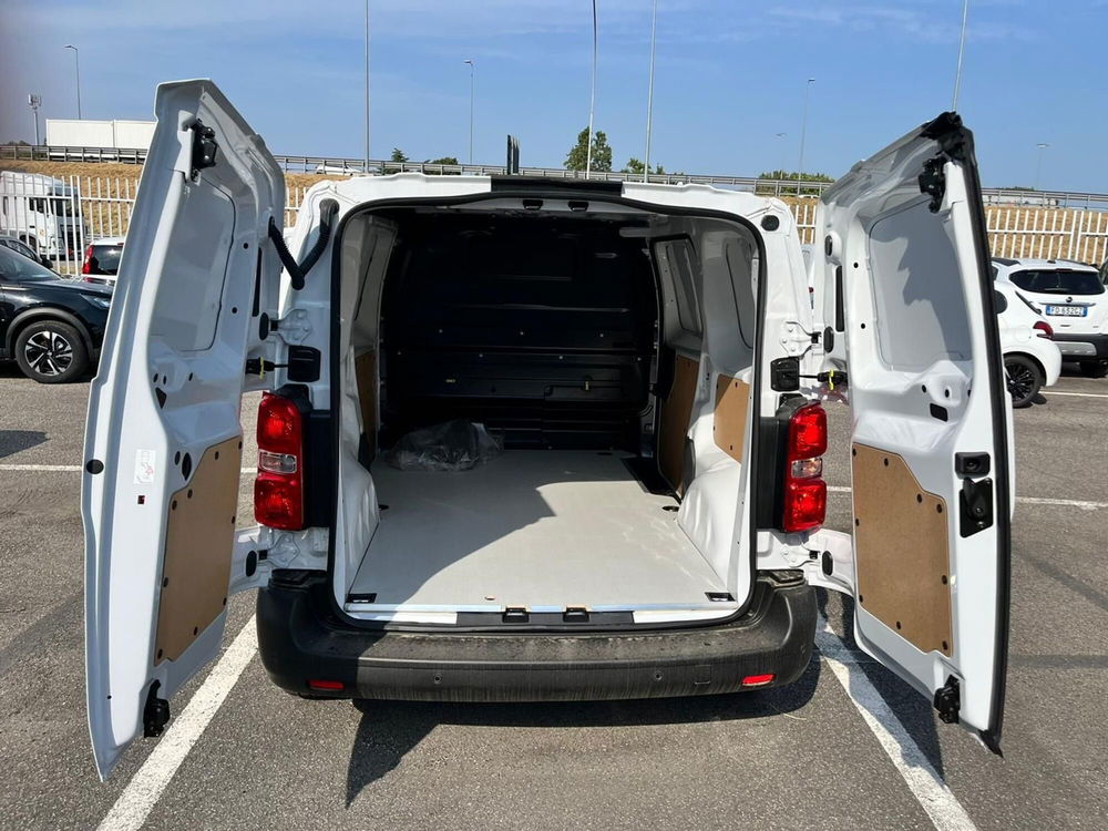 Opel Vivaro nuova a Milano (12)