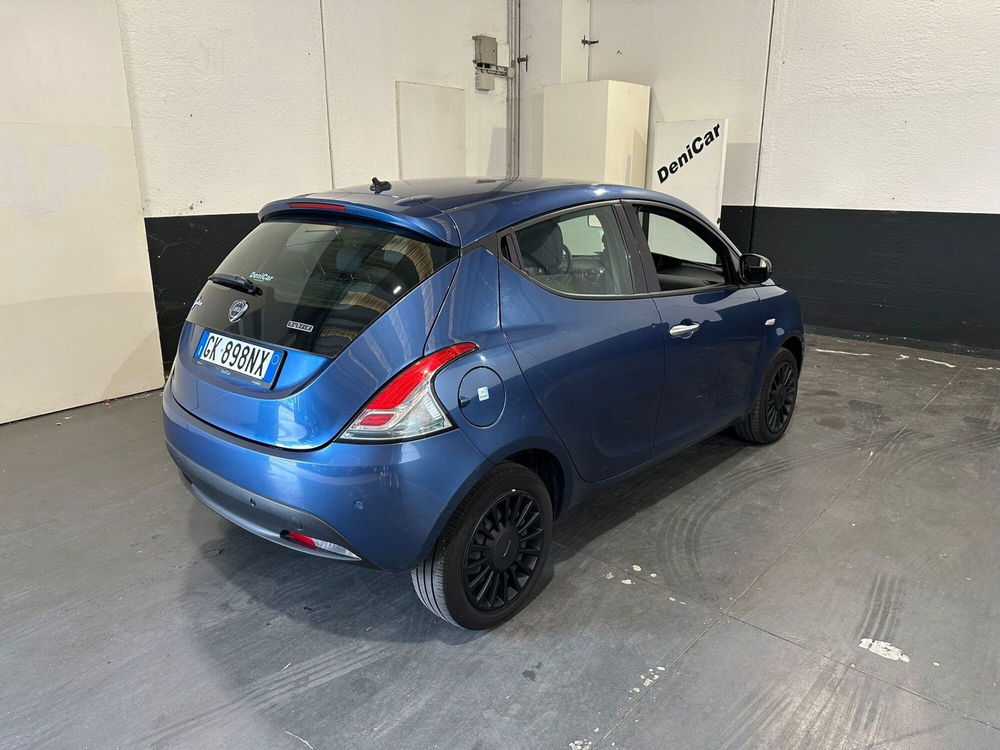 Lancia Ypsilon usata a Milano (5)