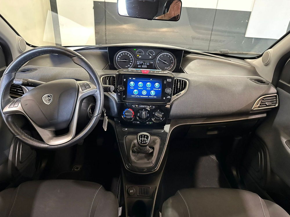 Lancia Ypsilon usata a Milano (12)