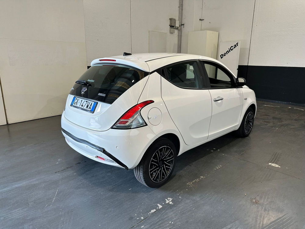 Lancia Ypsilon usata a Milano (5)