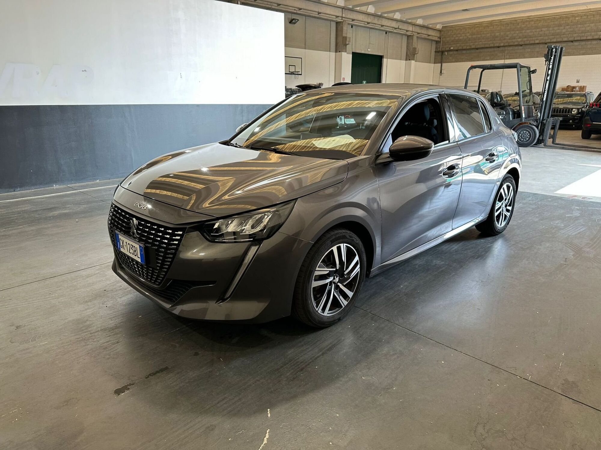 Peugeot 208 PureTech 100 Stop&amp;Start 5 porte Allure  del 2022 usata a Milano