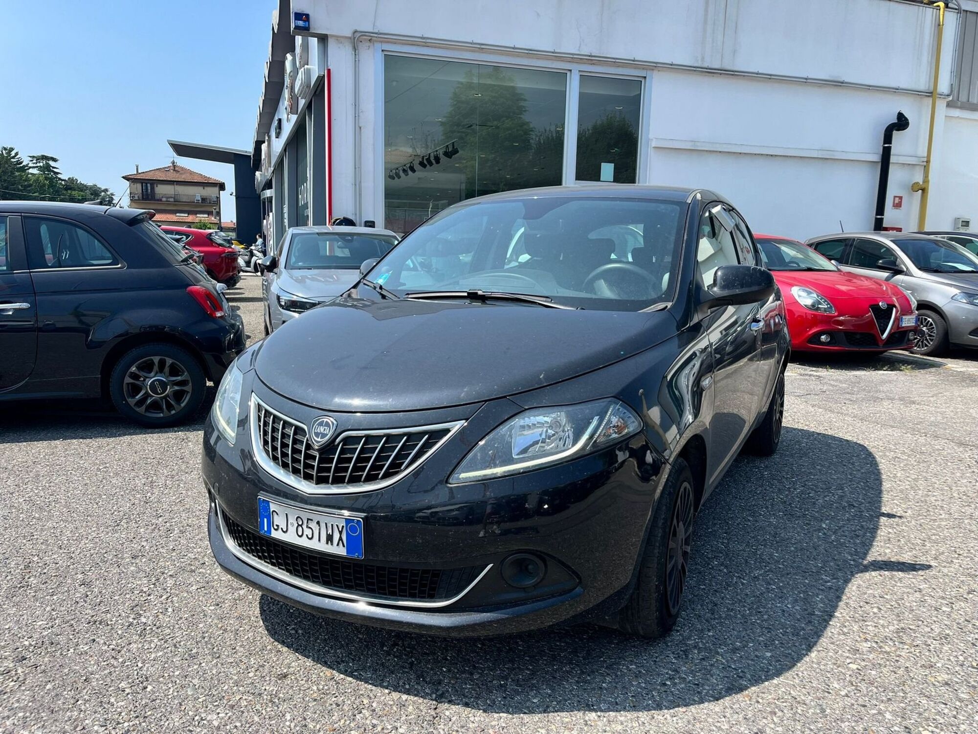 Lancia Ypsilon 1.0 FireFly 5 porte S&amp;S Hybrid Ecochic Silver  del 2022 usata a Milano