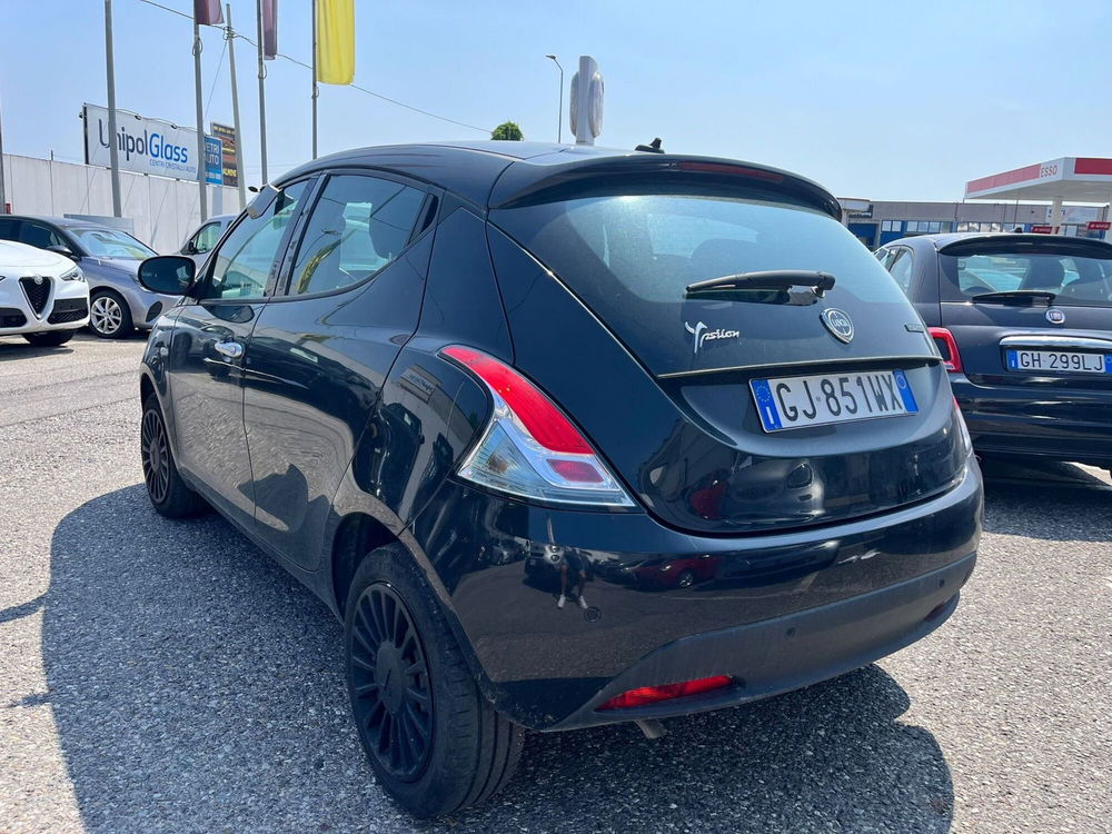 Lancia Ypsilon usata a Milano (5)