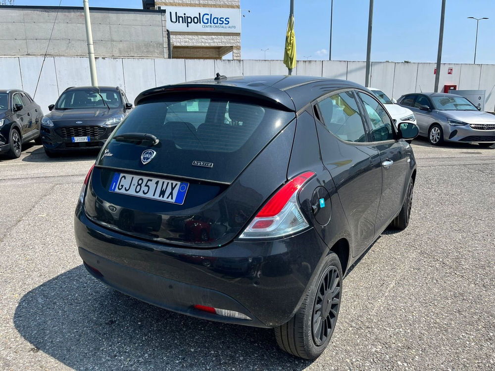 Lancia Ypsilon usata a Milano (6)