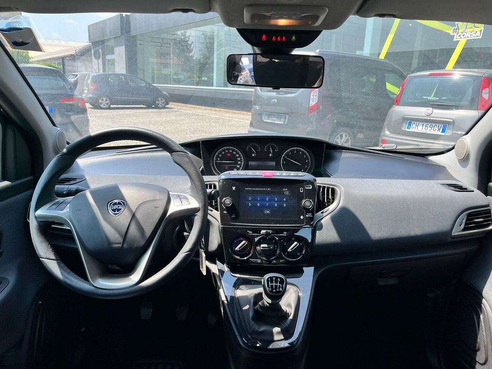 Lancia Ypsilon usata a Milano (13)