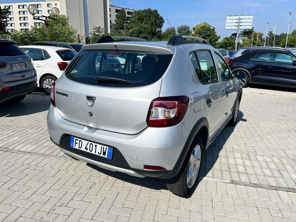 Dacia Sandero usata a Milano (6)