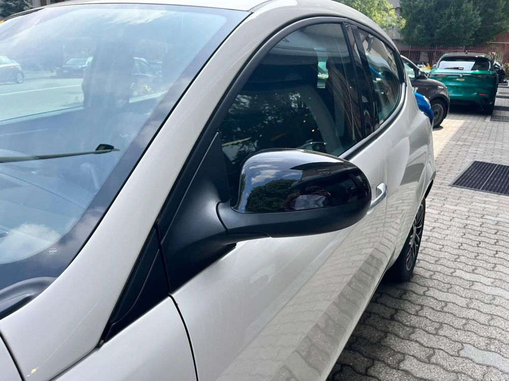 Lancia Ypsilon nuova a Milano (12)