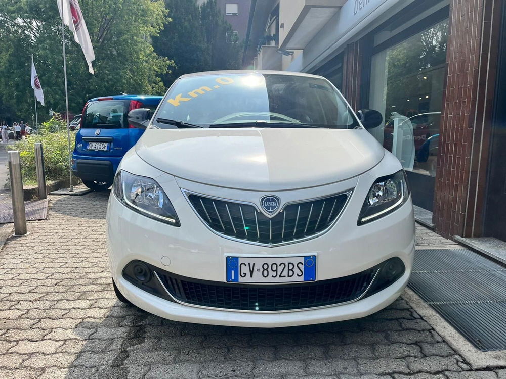 Lancia Ypsilon nuova a Milano (2)