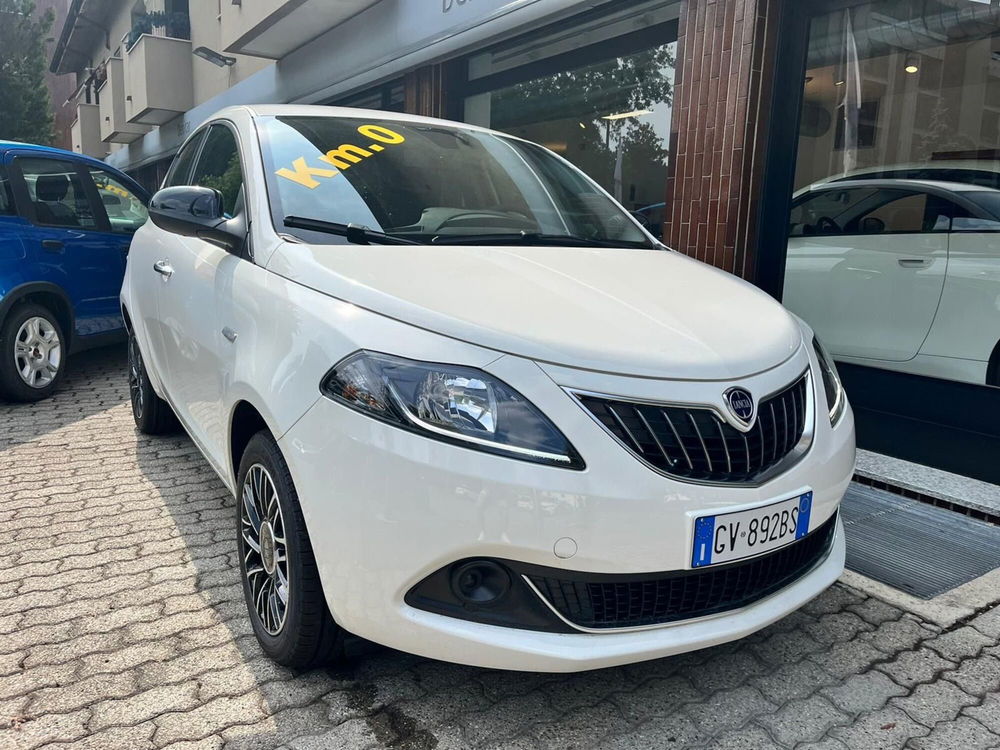 Lancia Ypsilon nuova a Milano (3)