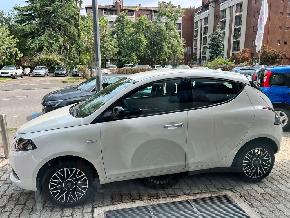 Lancia Ypsilon nuova a Milano (4)