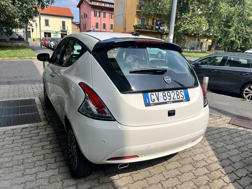 Lancia Ypsilon nuova a Milano (6)