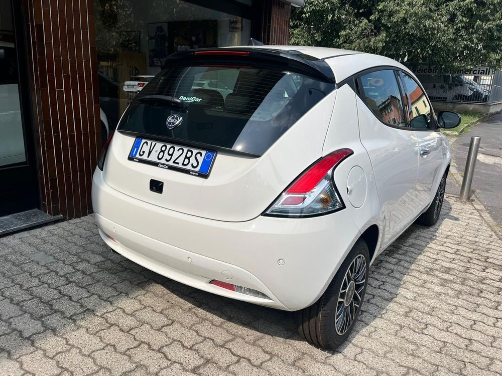 Lancia Ypsilon nuova a Milano (7)