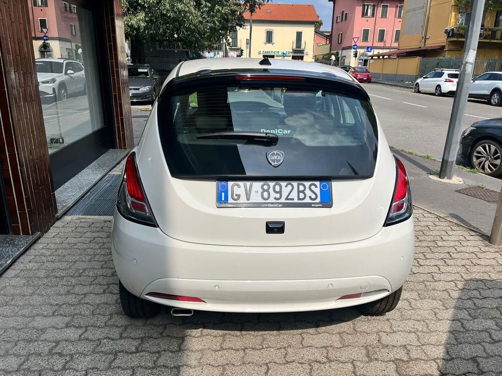 Lancia Ypsilon nuova a Milano (9)