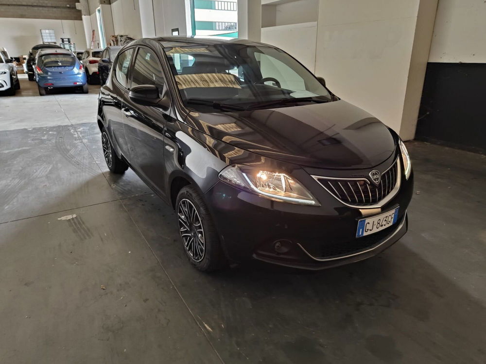 Lancia Ypsilon usata a Milano (2)