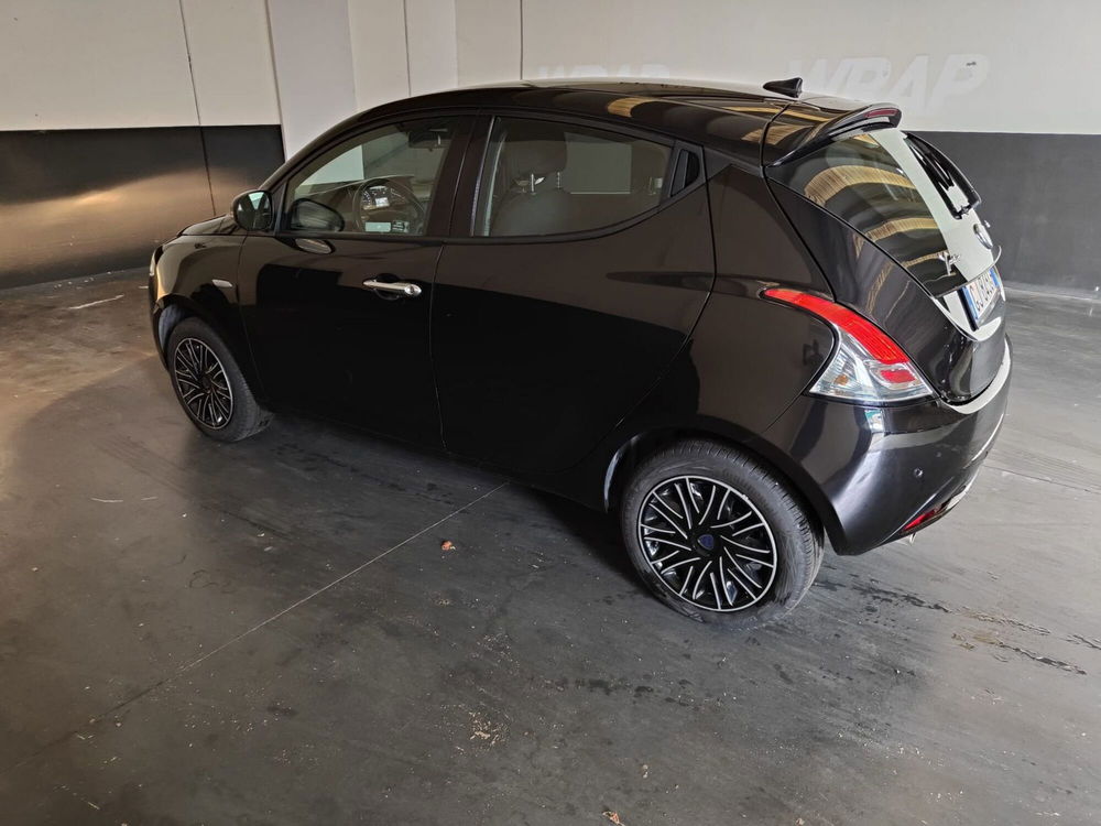 Lancia Ypsilon usata a Milano (3)