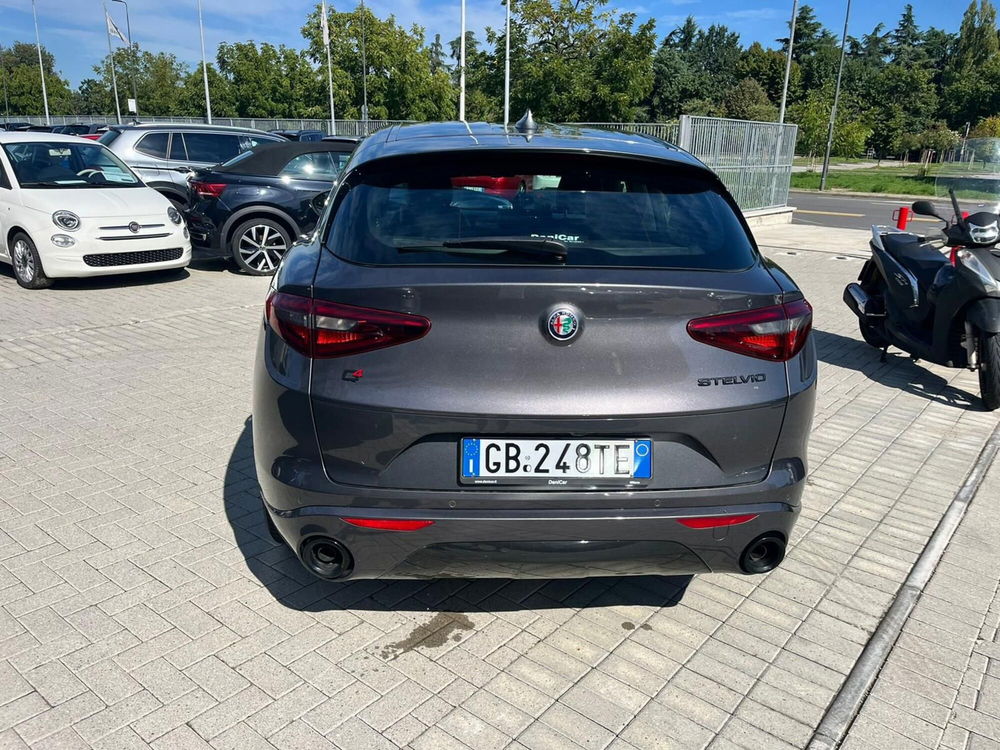 Alfa Romeo Stelvio usata a Milano (8)