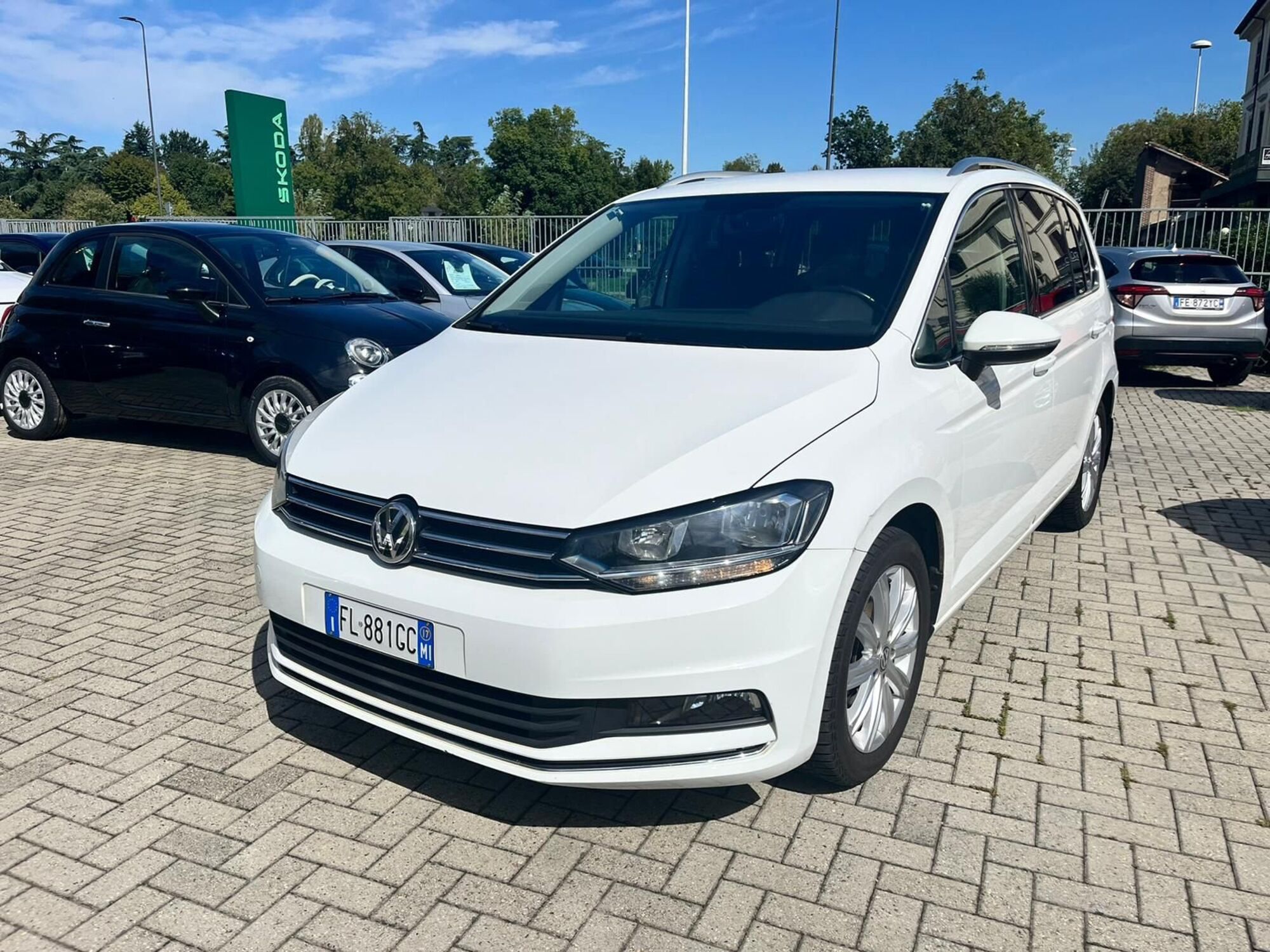 Volkswagen Touran 2.0 TDI 150 CV SCR Highline BlueMotion Technology  del 2017 usata a Milano