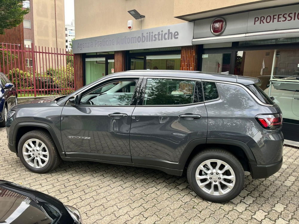 Jeep Compass nuova a Milano (4)