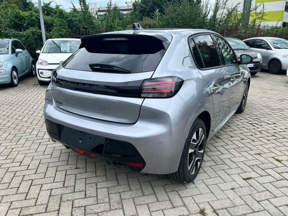 Peugeot 208 nuova a Milano (7)