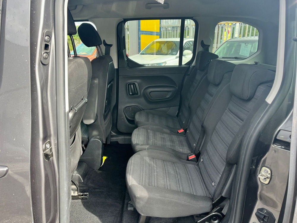 Opel Combo Life usata a Milano (14)