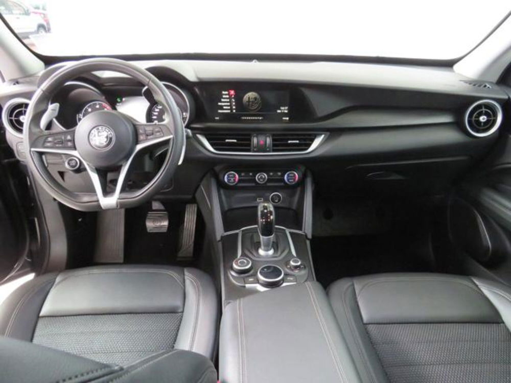 Alfa Romeo Stelvio usata a Lodi (12)