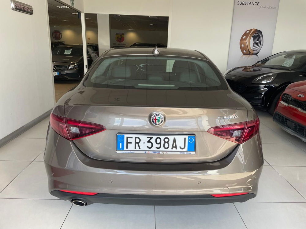 Alfa Romeo Giulia usata a Milano (6)