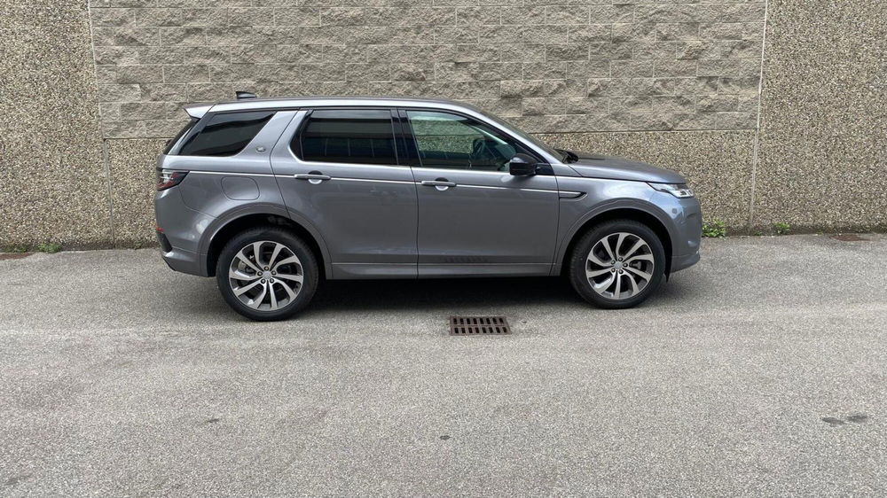 Land Rover Discovery Sport nuova a Bergamo (6)