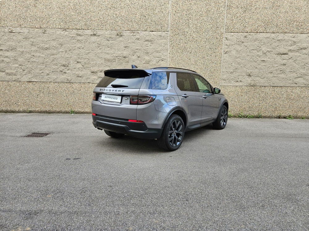 Land Rover Discovery Sport nuova a Bergamo (2)