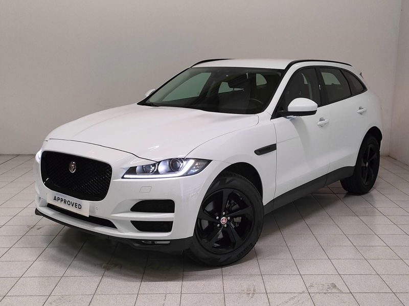 Jaguar F-Pace 2.0 D 180 CV AWD Prestige  del 2020 usata a Novara