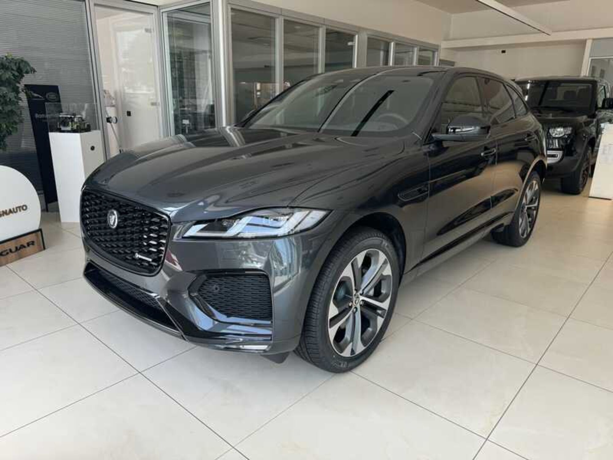 Jaguar F-Pace 2.0 250 CV AWD aut. R-Dynamic HSE  nuova a Forli&#039;