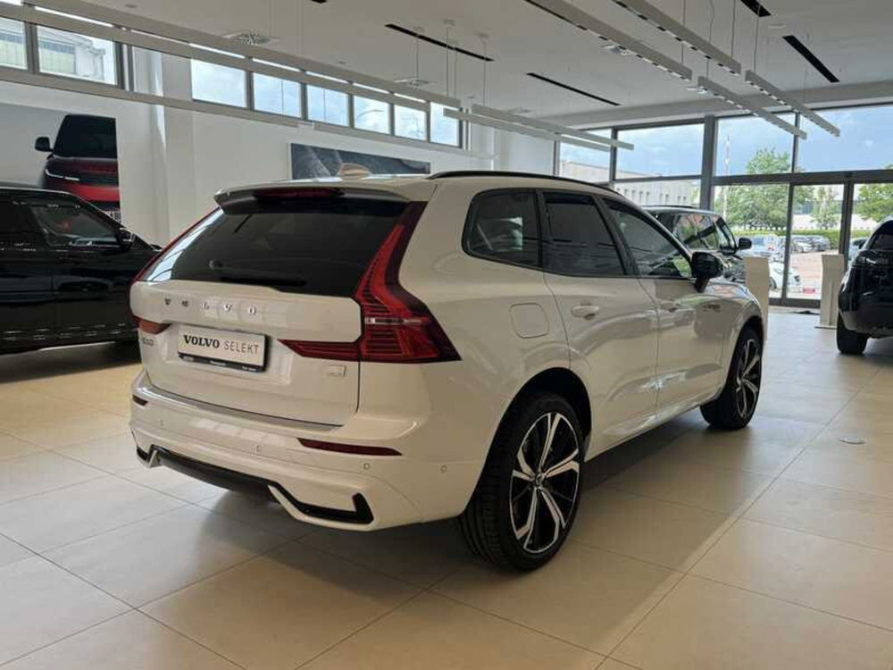 Volvo XC60 nuova a Forlì-Cesena (5)