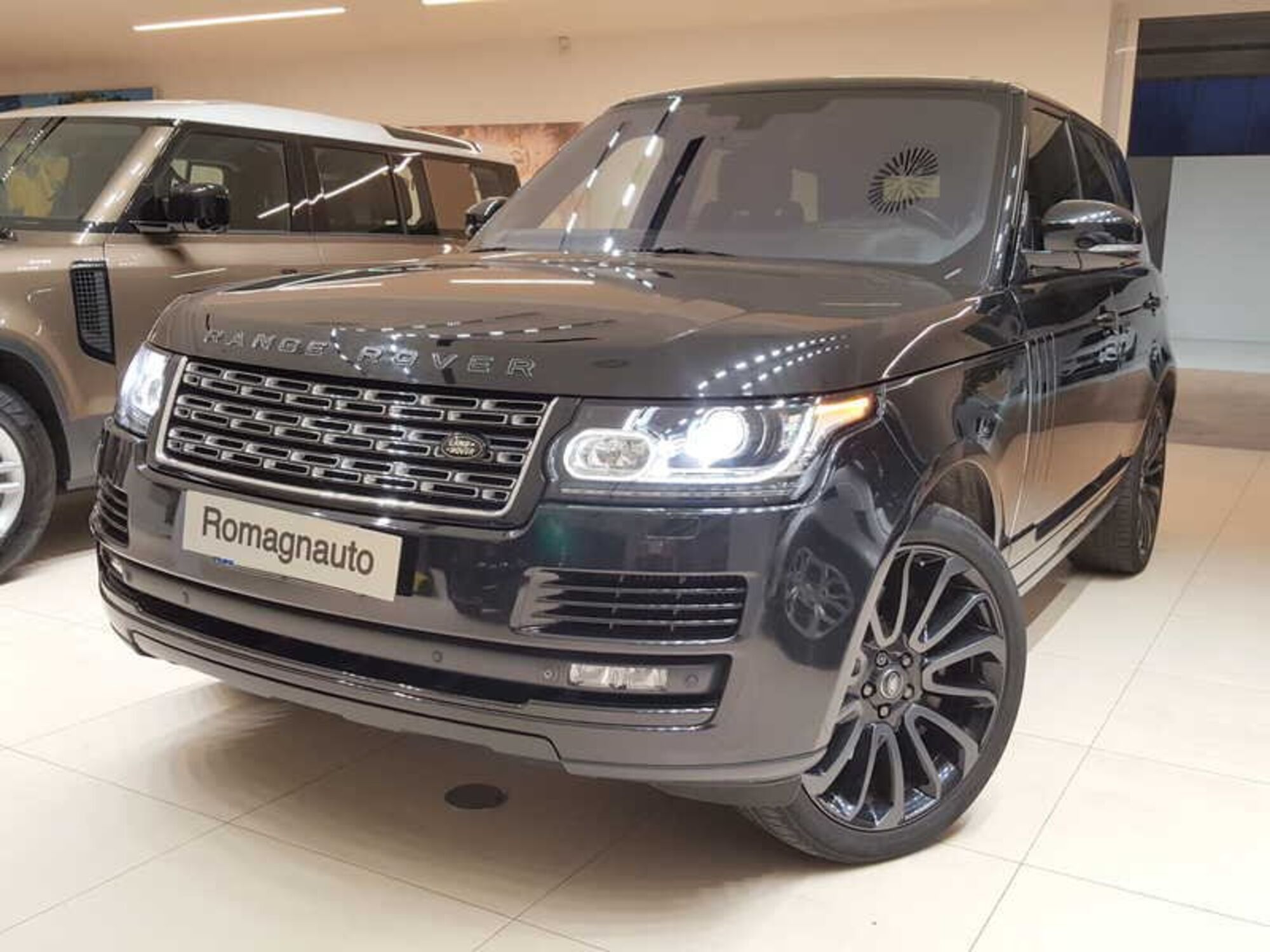 Land Rover Range Rover 4.4 SDV8 Autobiography Black  del 2015 usata a Forli&#039;