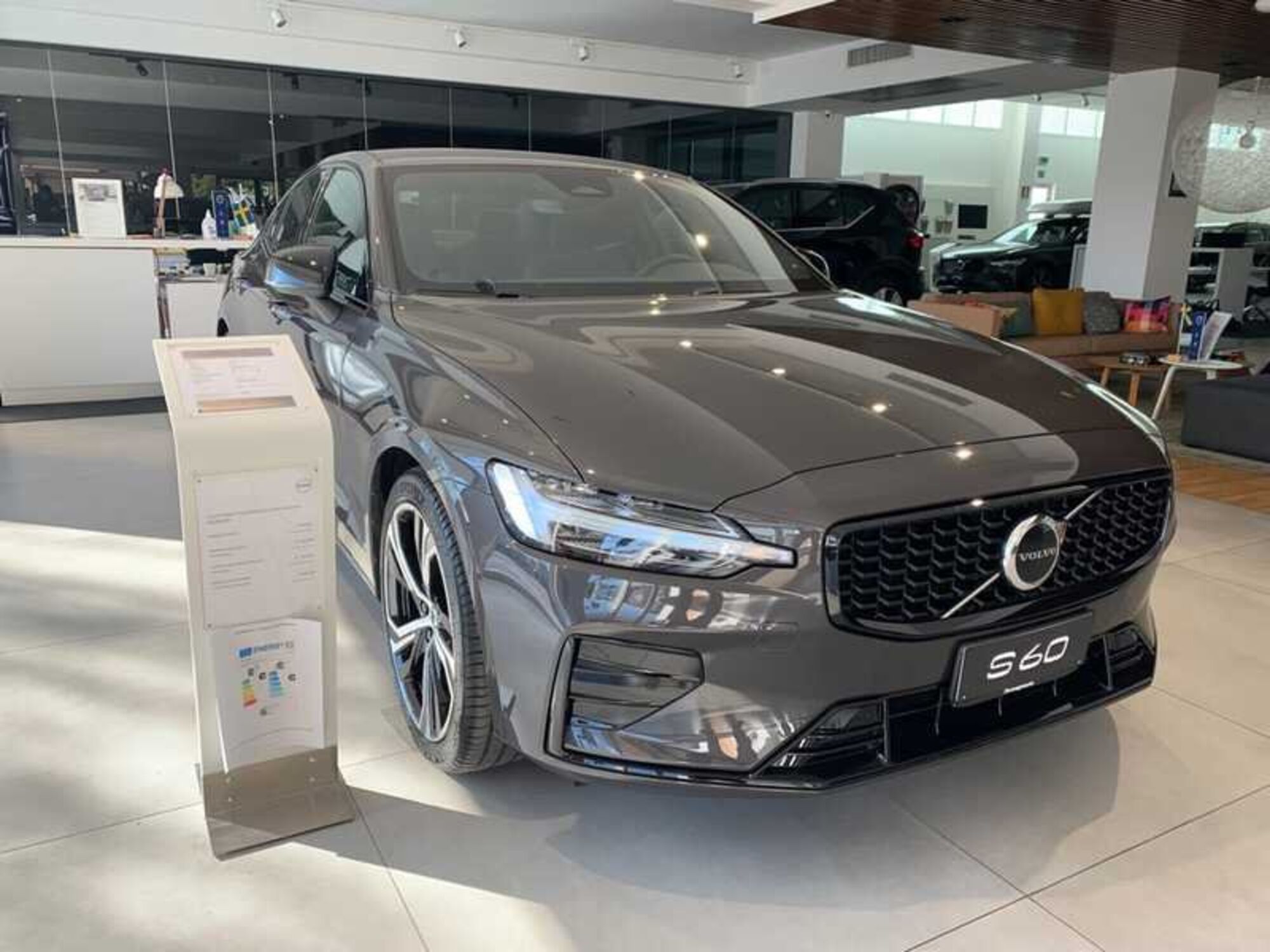 Volvo S60 B4 automatico Plus Dark  nuova a Forli&#039;