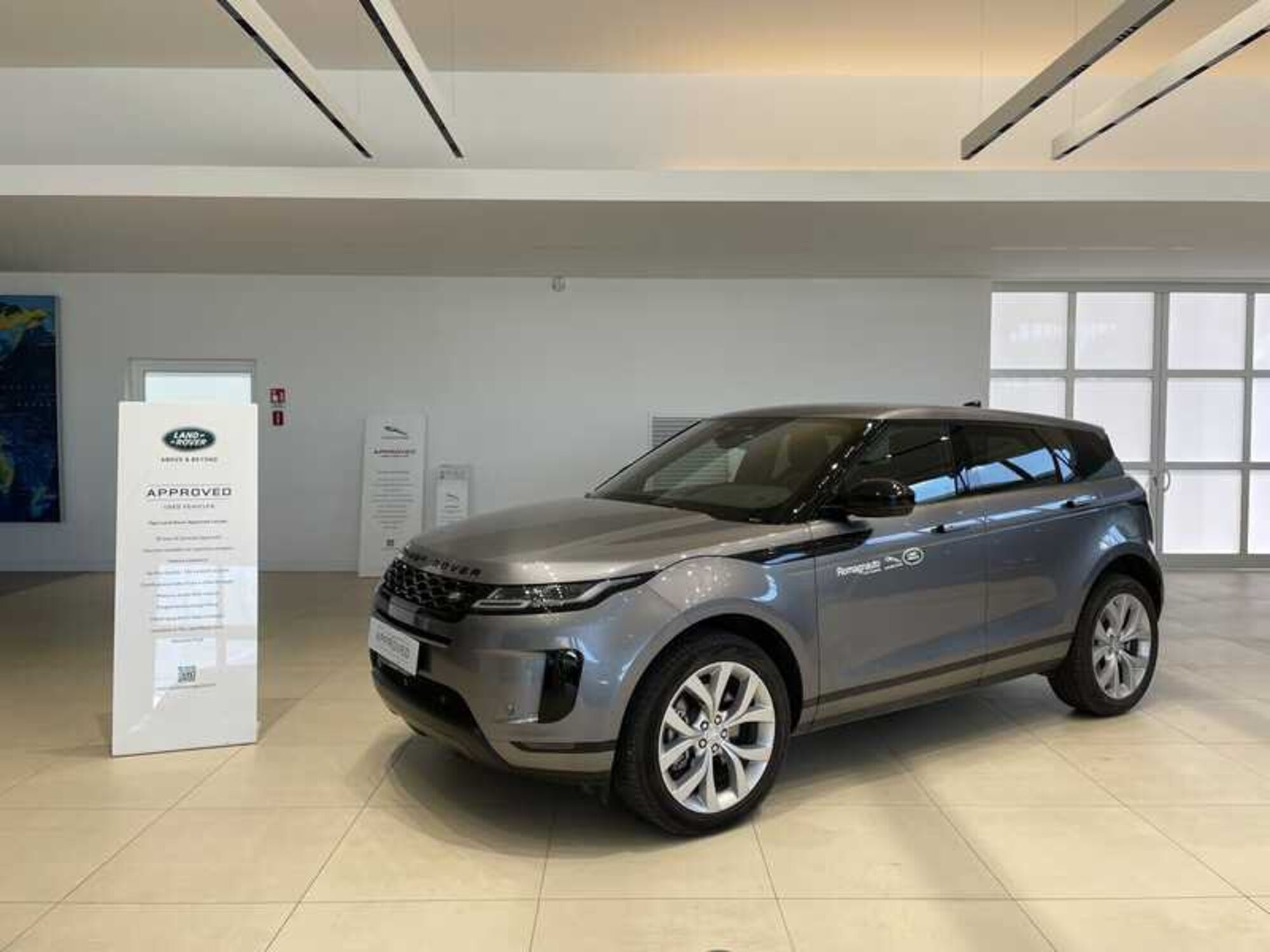 Land Rover Range Rover Evoque 1.5 I3 PHEV 300 CV AWD Auto  del 2022 usata a Forli&#039;